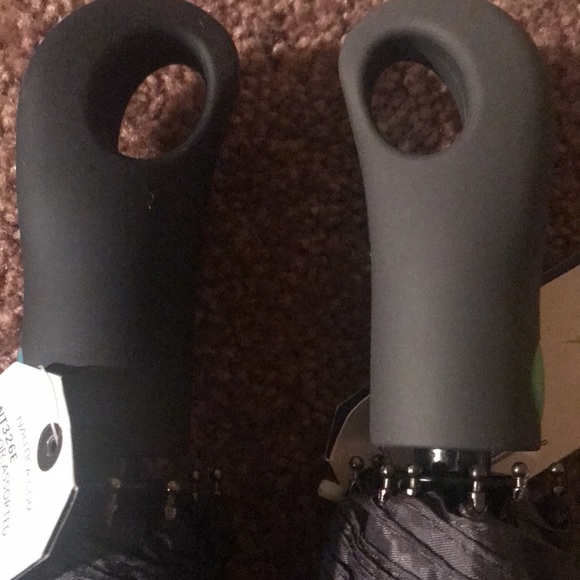 Nautica push button umbrellas great Christmas gifts $15 each - Picture 4 of 6